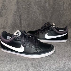 Nike Womens Capri III LTH Sneakers